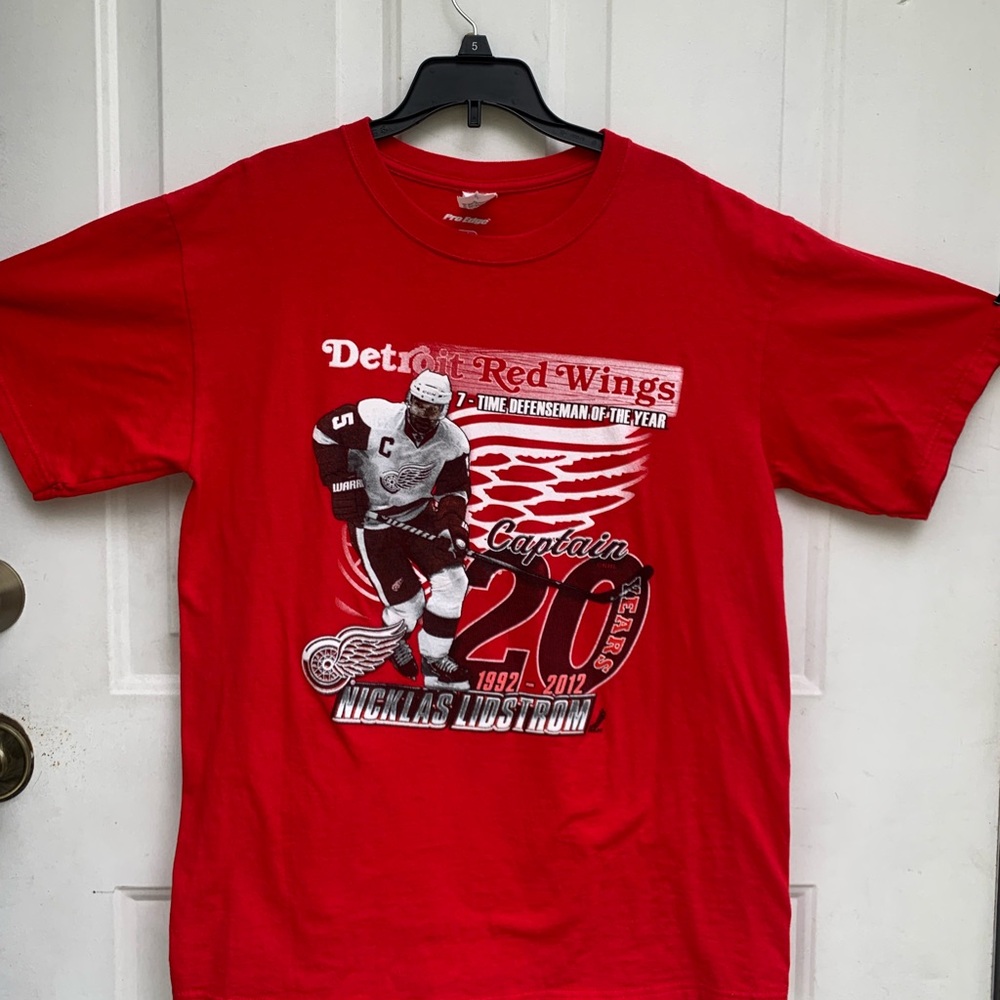 Detroit Red Wings Nicklas Lidstrom T Shirt MEDIUM, 20 Years Captain, Pro Edge